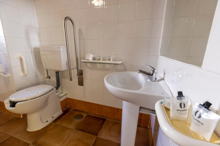 Bathroom 4, Hostal Restaurante Puerta Del Alcazar, Ávila