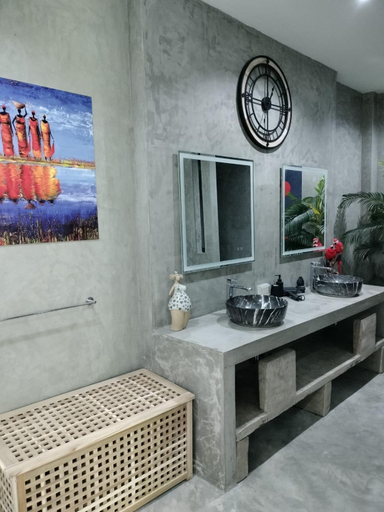 Bathroom 3, Sunset resorts and bar, Buang Sam Phan