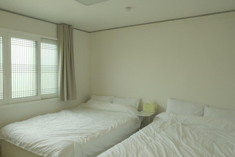 Bedroom 2, #SpecialOffer #GwangalliBeach #4QueenBeds #UpTo8People, Suyeong