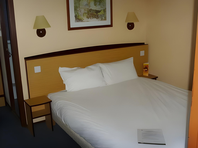 Bedroom 3, The Hotel Rafiya, Redditch, Warwickshire