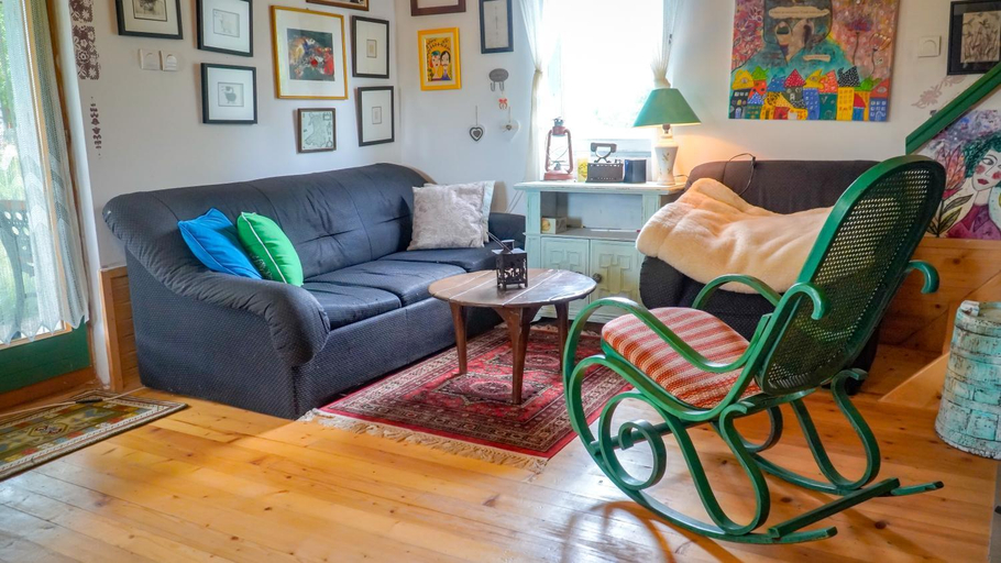 Others 3, Rustic home