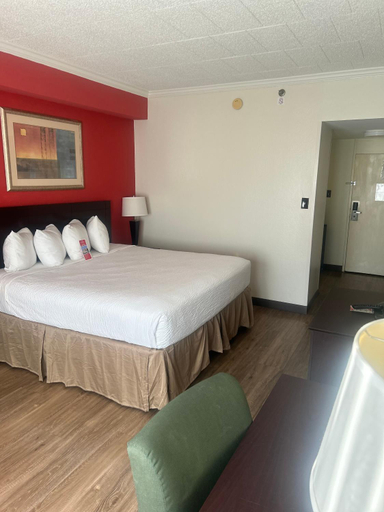 Bedroom 3, Ramada by Wyndham Newark/Wilmington, New Castle