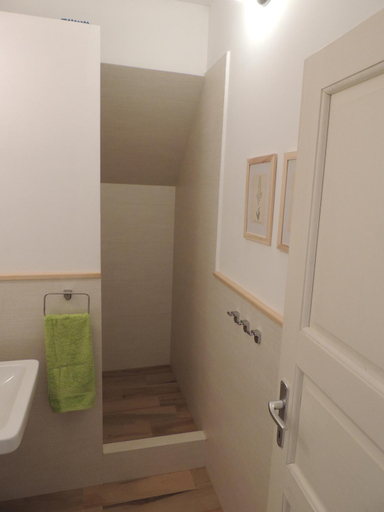 Bathroom 3, Penzion Haji, Jablonec nad Nisou