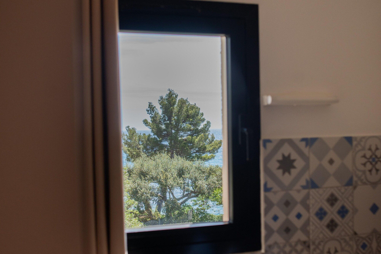 View from property 5, Apartment in Saint-tropez With Beach Access, Var