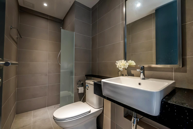 Bathroom 5, Tropicana 218 Macalister, Penang Island