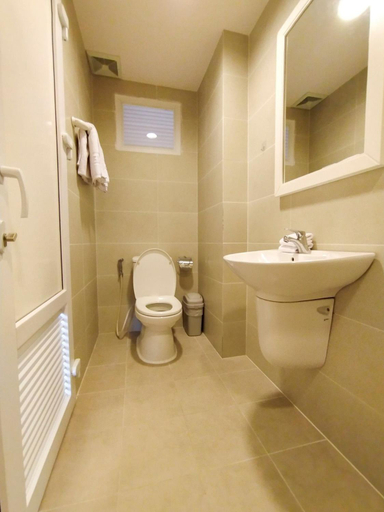 Bathroom 4, Glenwood Residences, District 2