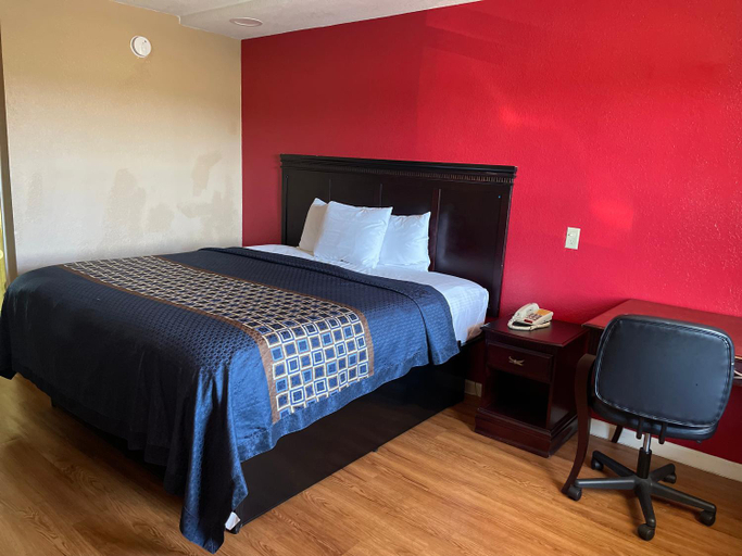 Others 5, Deluxe Inn, Crittenden