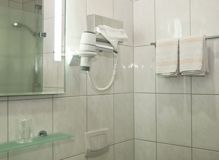 Bathroom 3, Waldhotel Felsenkeller, Osnabrück