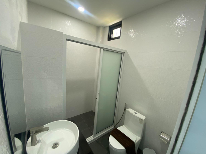 Bathroom, I AM Cottage, Kamphaeng Saen