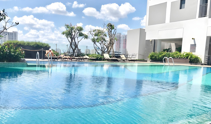 Sport & Beauty, Rivergate Garden Pool Signature, District 4