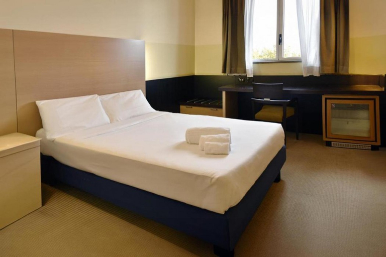 Bedroom 2, B&B HOTEL Milano Cologno Studios, Milano