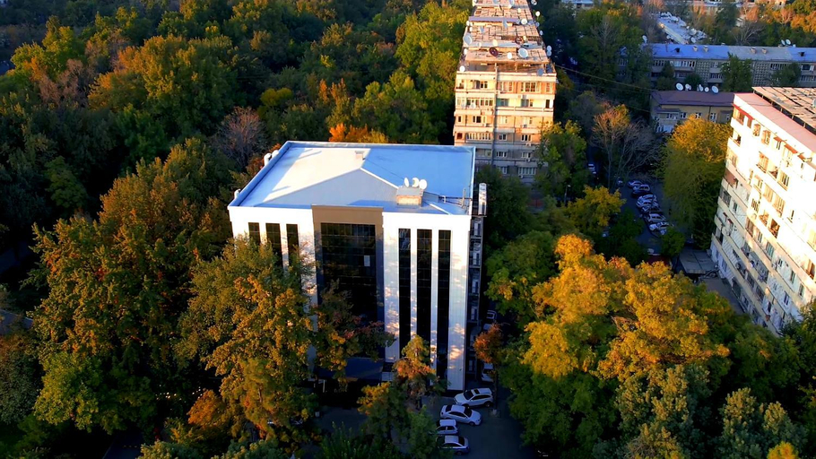 Exterior & Views