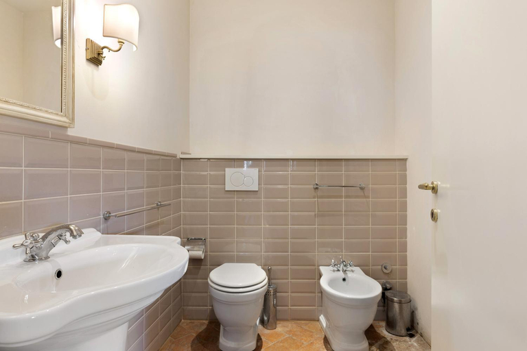 Bathroom 3, Palazzina dei Cacciatori, Florence