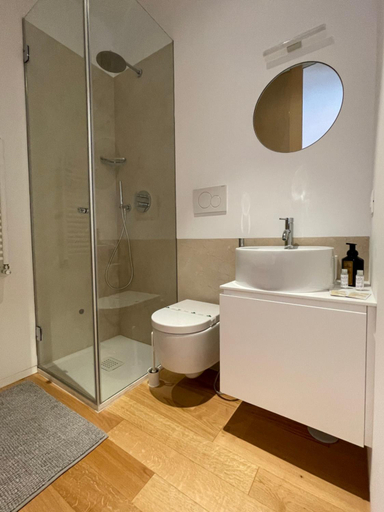 Bathroom 3, Palazzo Metropolis, Bari