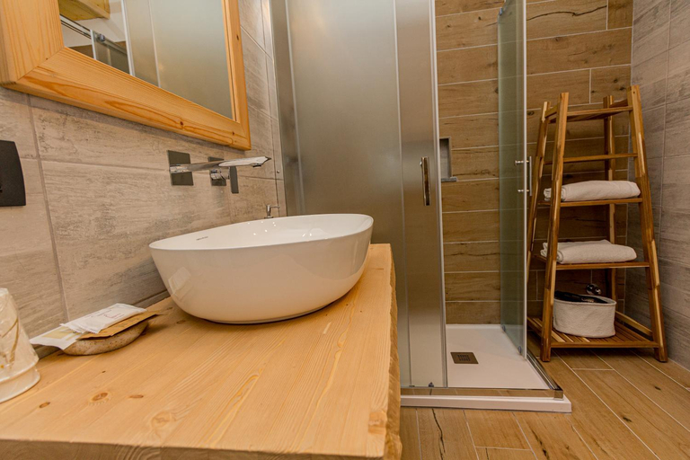 Bathroom 5, Hotel Al Foiron, Hautes-Alpes