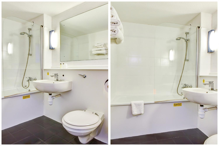 Bathroom 4, The Hotel Rafiya, Redditch, Warwickshire