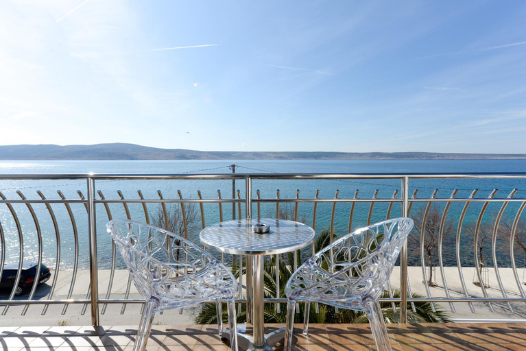 Others 2, Villa Fontana, Starigrad