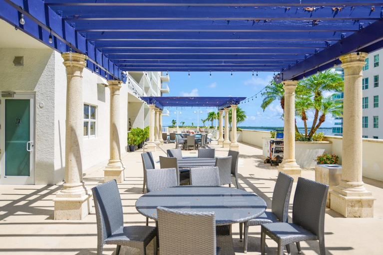 Food & Drinks, Modern Brickell Condo with Ocean & City Views, Miami-Dade