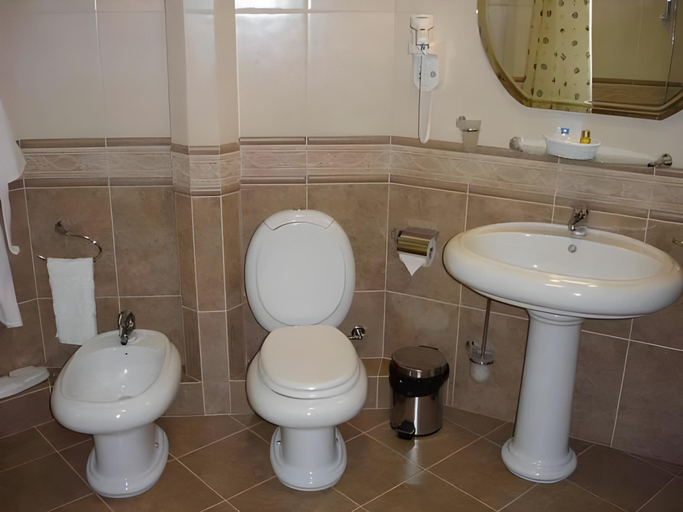Bathroom 5, "Bon Apart Hotel", Tomskiy rayon