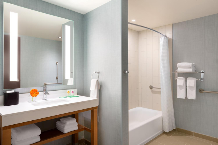 Bathroom 4, Hyatt Place Niagara Falls, Niagara