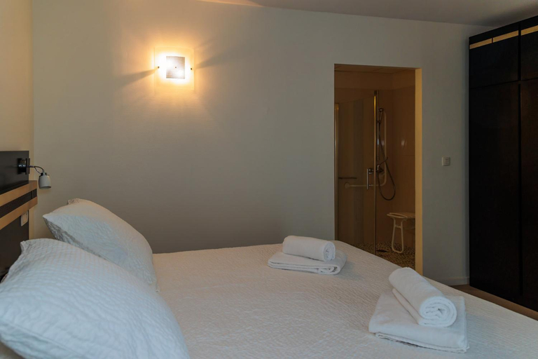 Bedroom 2, Logis Hôtel Auberge de la Xaintrie, Corrèze