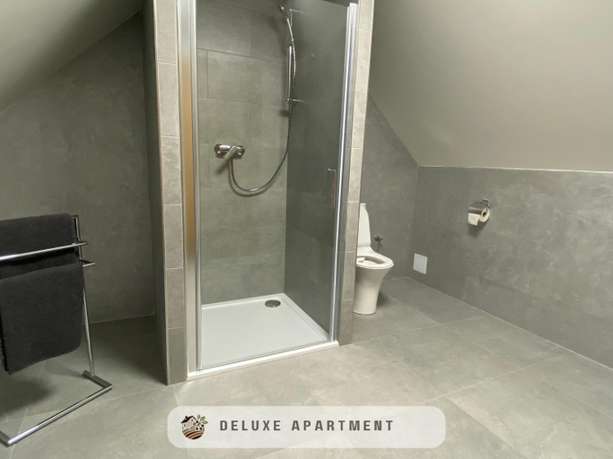 Others 3, Apartmanovy dom Visnove, Žilina