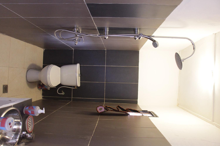 Bathroom 4, Ouaka, Kadiogo