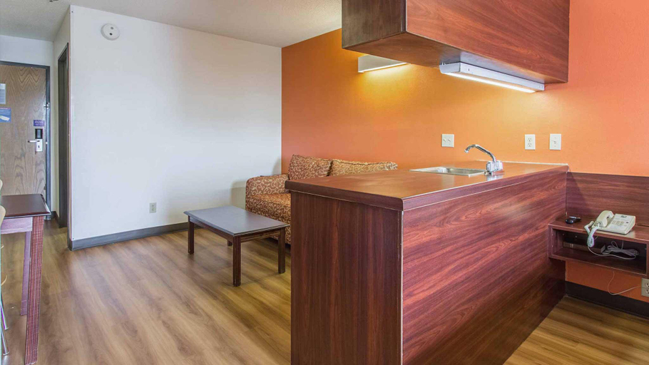 Bedroom 3, Motel 6 Streetsboro, OH, Portage