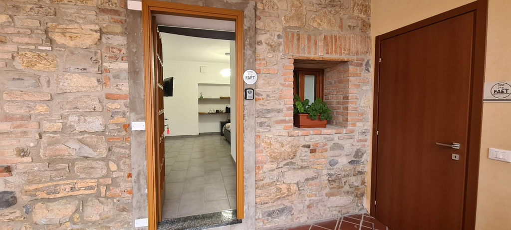 Others 5, Affittacamere Faet, Brescia