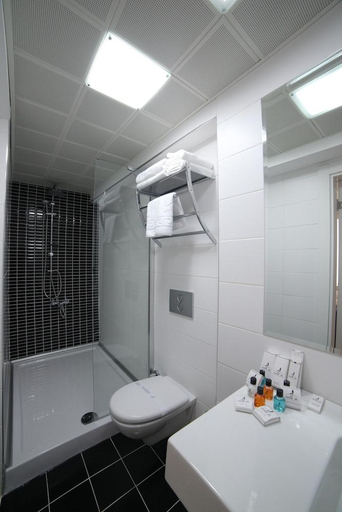 Bathroom 5, Walk In Hotel, Konak