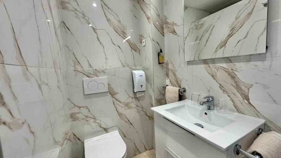 Bathroom 5, Hotel Helvetique, Alpes-Maritimes