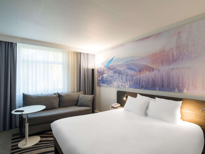 Bedroom 3, Novotel Lyon Bron Meeting & Events, Rhône