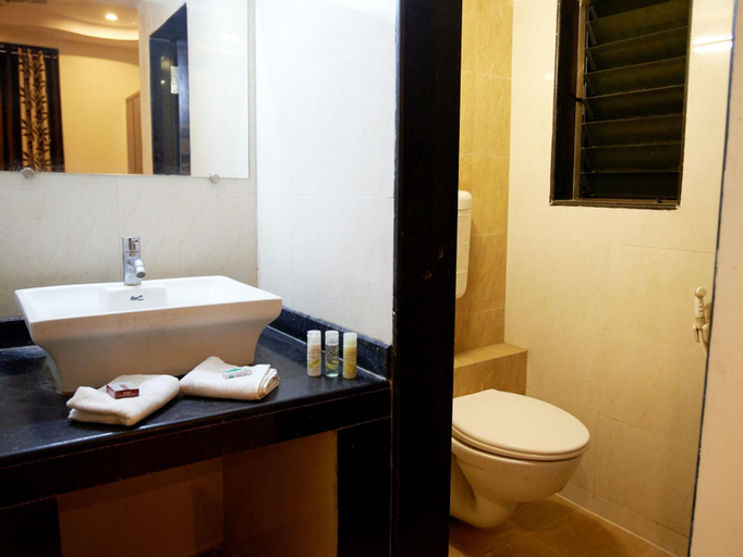 Bathroom 4, Hotel Shri Pushpanjali, Ahmadnagar