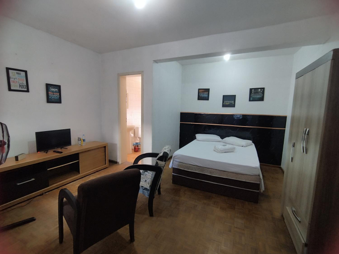 Others 3, Vitrine apart. Hotel, Baje
