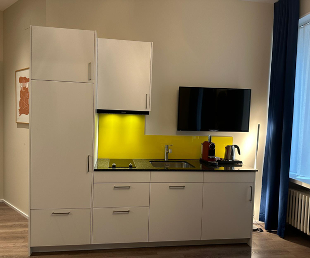 Others 5, TheSuite, Biel