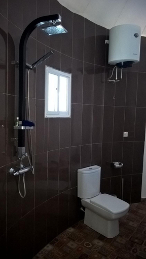 Bathroom 3, The White House Lodges, Kombo Saint Mary