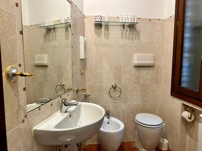Bathroom 4, Casa Alla Fenice, Venezia