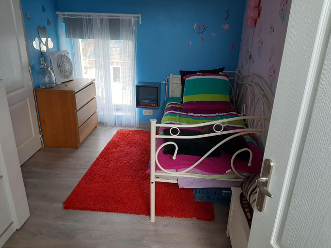 Bedroom 2, Superb vacancy at Patricks house, Limburg