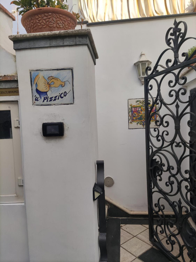 Others 5, U' Pizzico ( the pinch ), Napoli