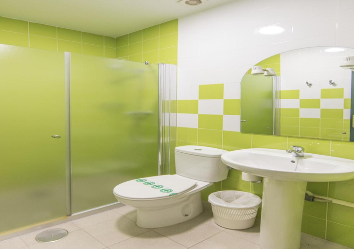 Bathroom 3, Albergue Inturjoven Punta Umbria, Huelva
