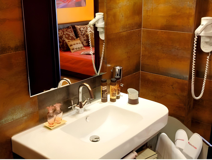 Bathroom 3, Hotel Maroussi, Attica