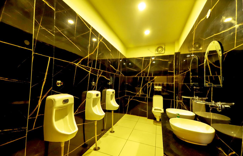 Bathroom 3, hotel royal heritage, Bharatpur