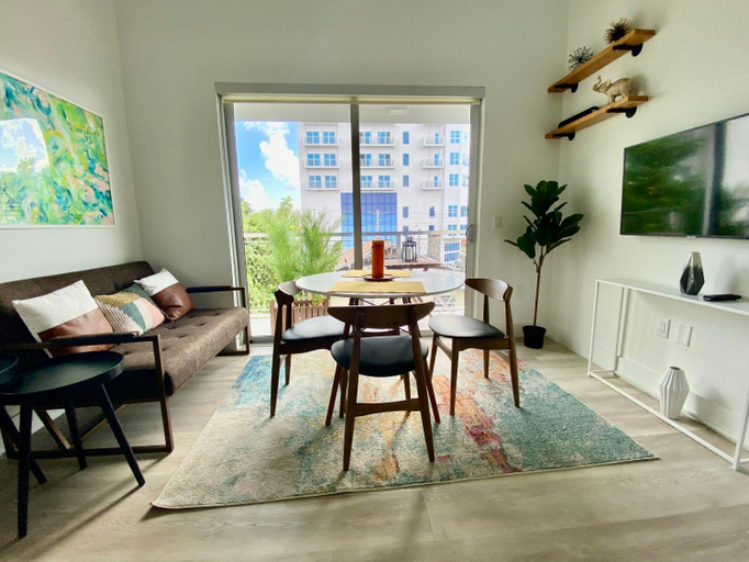 Others 5, Aerie Apartments, Miami-Dade