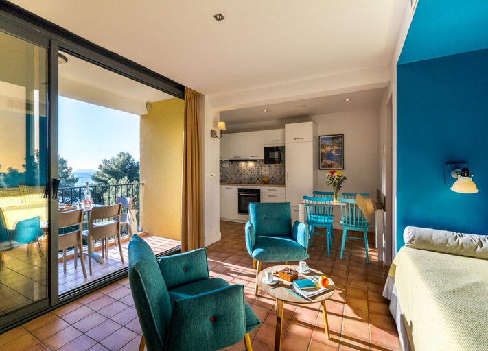 Living room 4, Apartment in Saint-tropez With Beach Access, Var