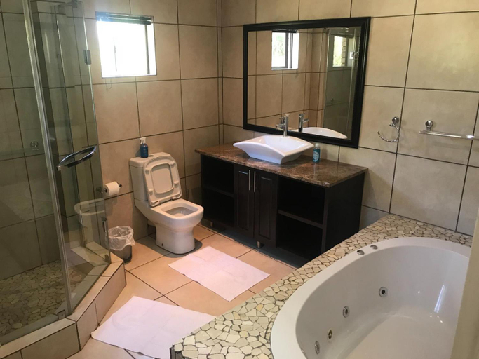 Bathroom 3, Fairview Guest House Hartswater, Frances Baard