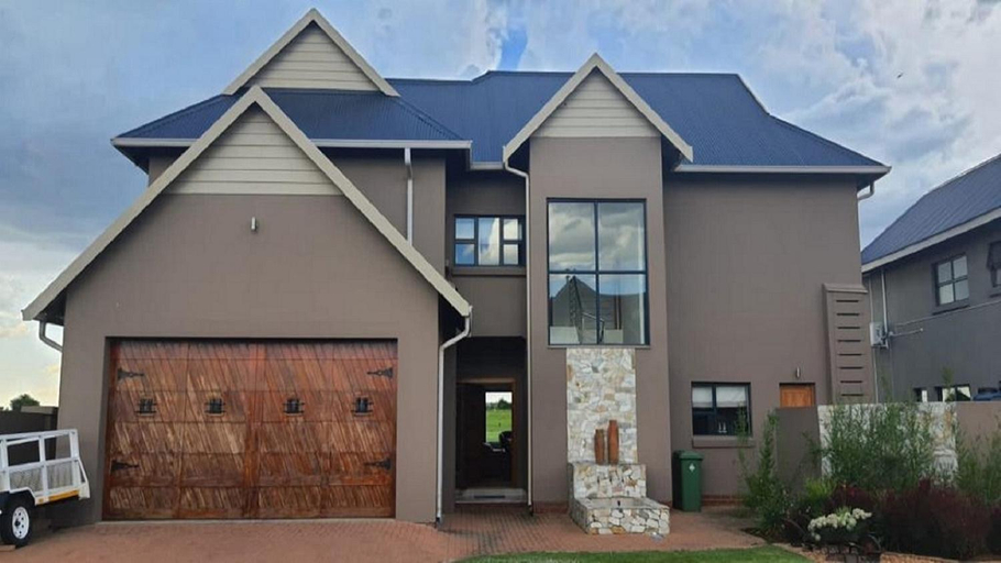 Others 3, House La Vue, Fezile Dabi