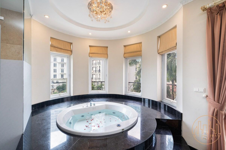 Bathroom 4, Kn1 Holiday Villa, District 2