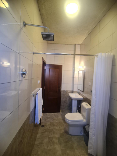 Bathroom 4, FBK Guest House, Addis Abeba
