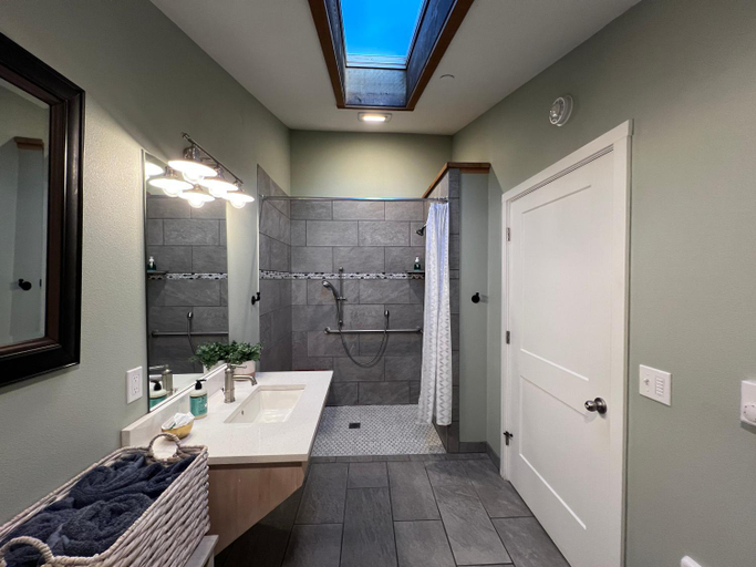 Bathroom 2, Sea Glass Inn, Clatsop