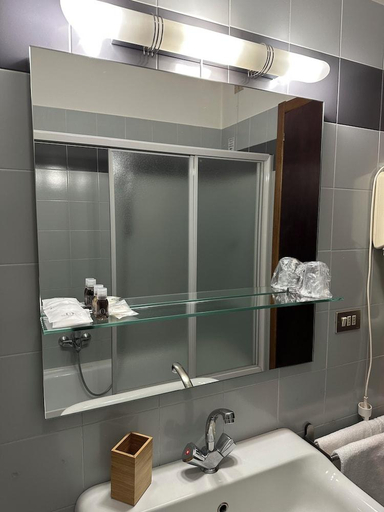 Bathroom 5, Hotel Griselda, Cuneo